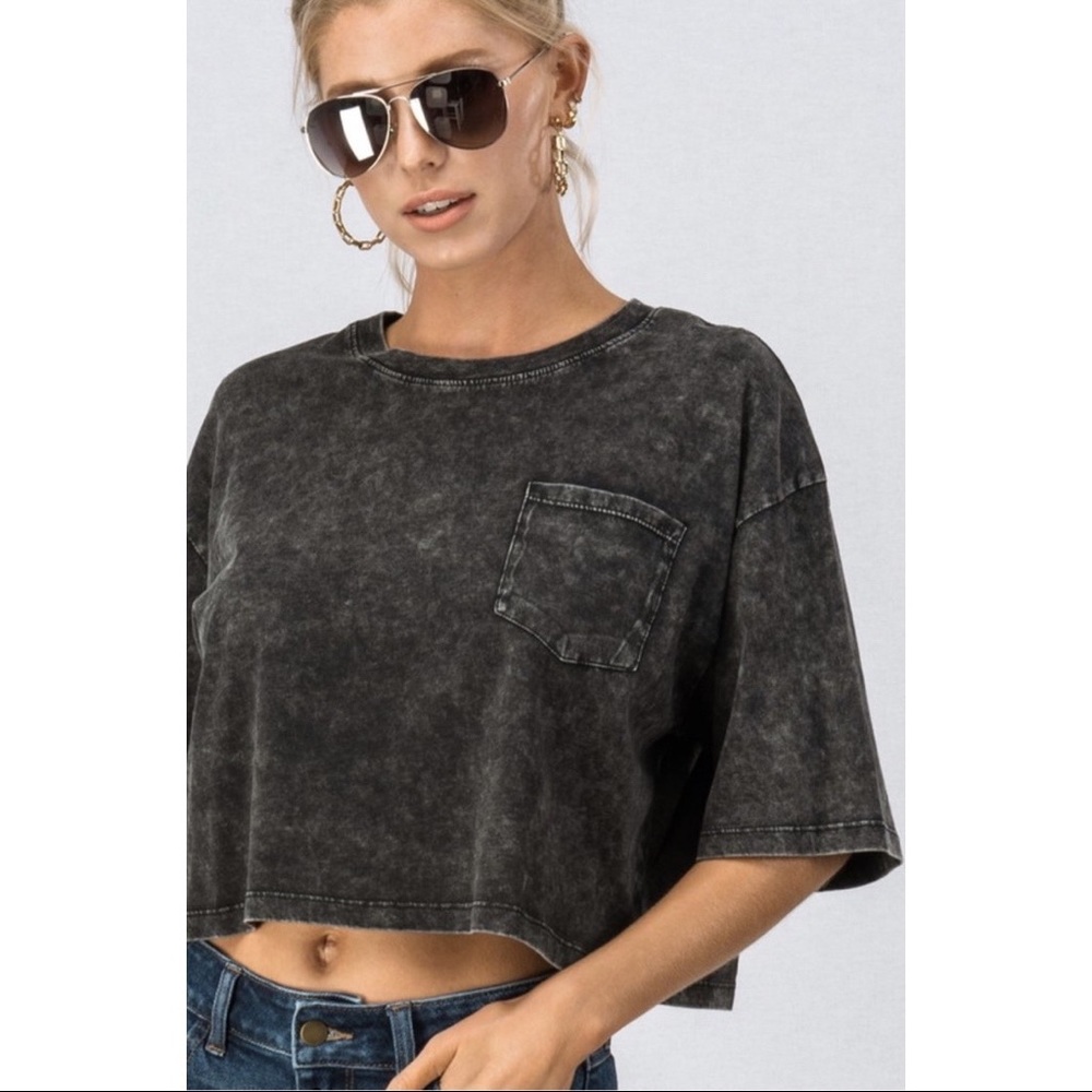 🤩 Casual Boyfriend Crop Tee- Black